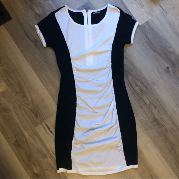 Express Dresses & Skirts - Express short sleeve dress